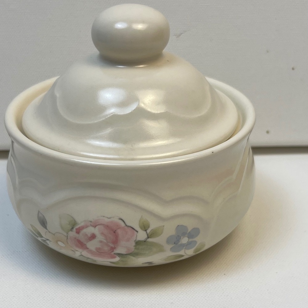 Pfaltzgraff Tea Rose Sugar Bowl with Lid Vintage USA Stoneware Floral Cream